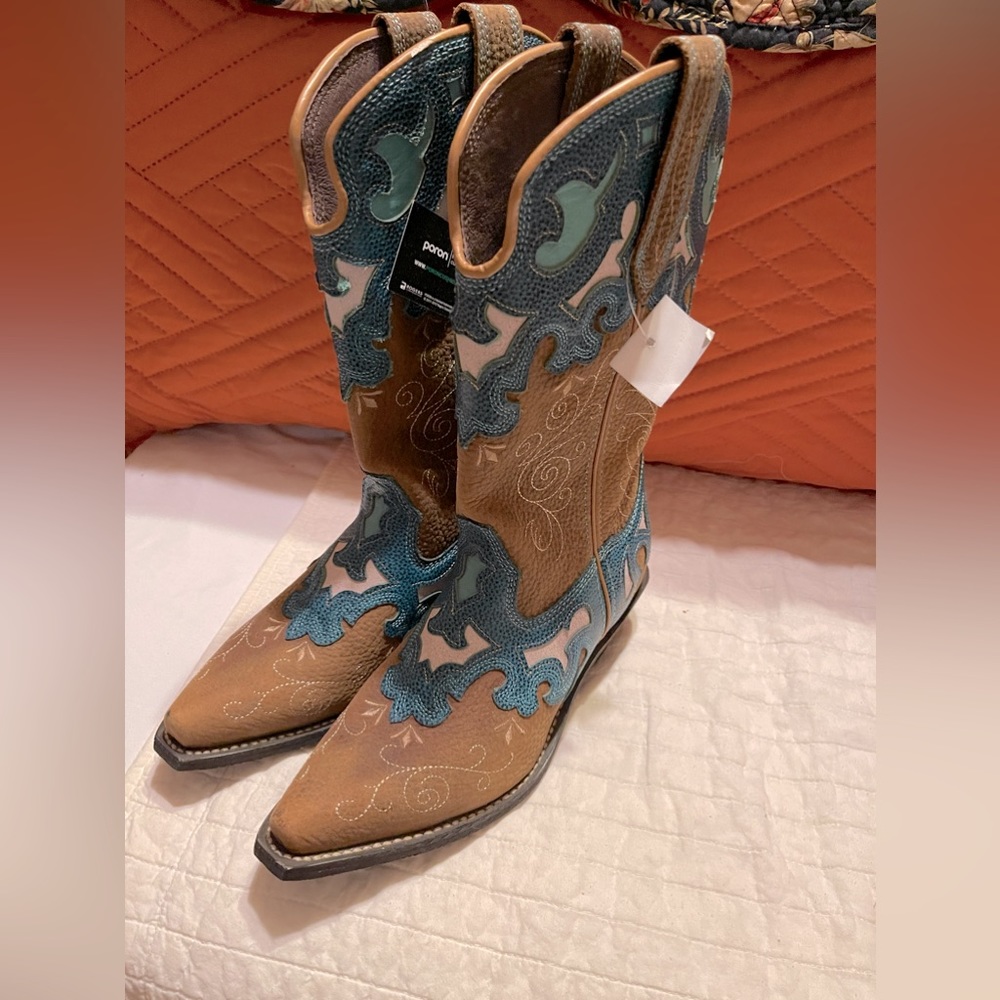 Rockin Country Collection Cowboy Boots NWT 7 1/2 Medium.